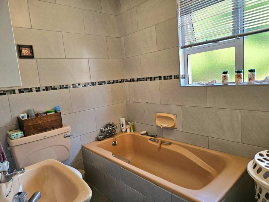 4 Bedroom Property for Sale in Pearly Beach Western Cape